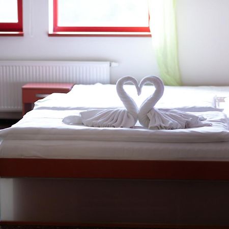 Hotel Galaxie Злін Екстер'єр фото