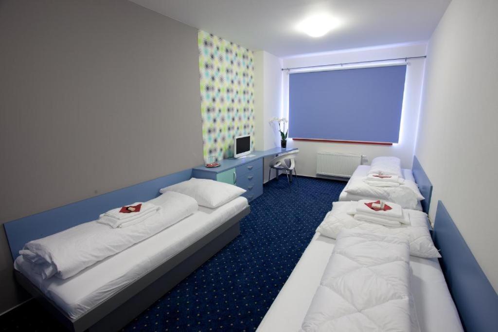 Hotel Galaxie Злін Екстер'єр фото